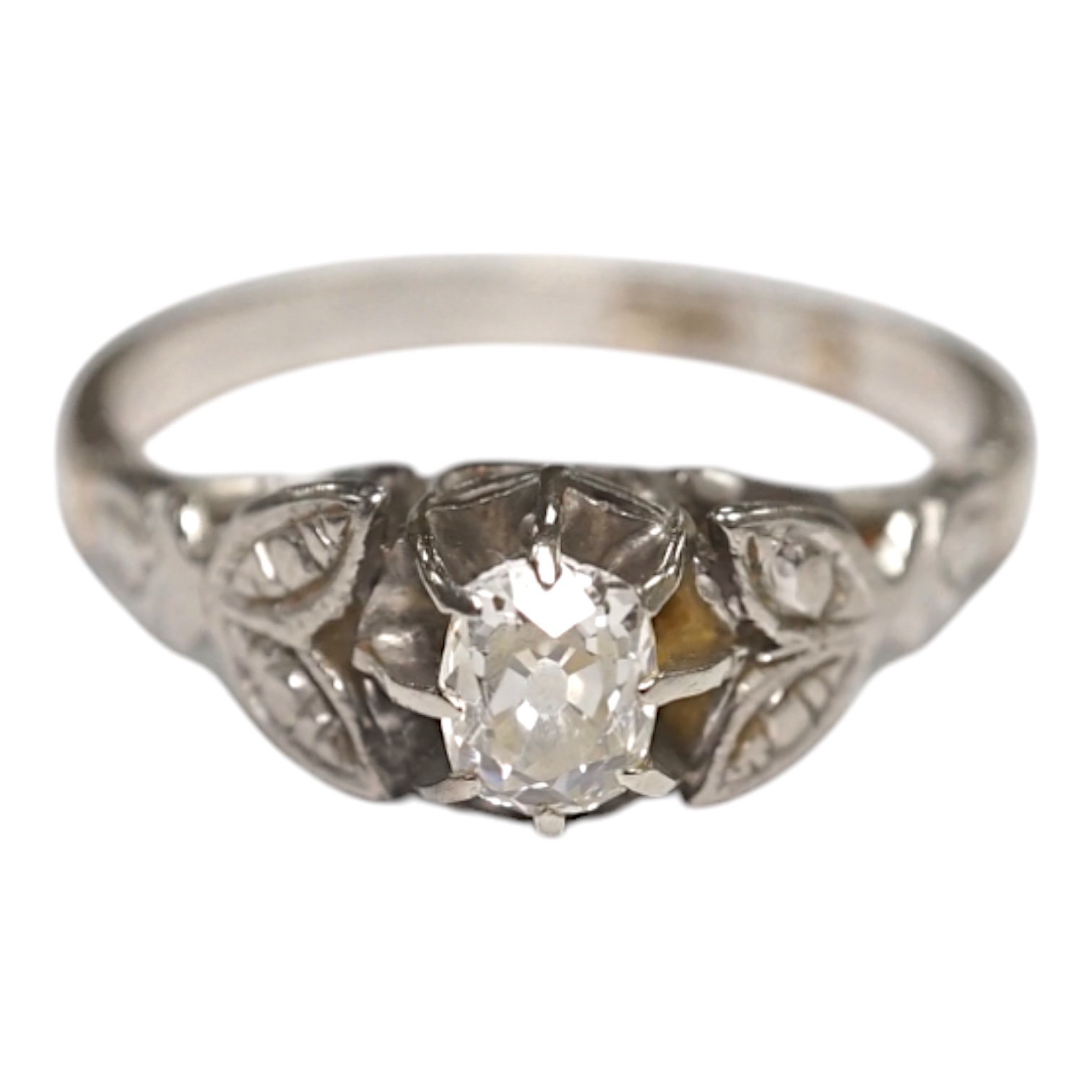 An 18ct white metal and cushion cut solitaire diamond ring, size N/O, gross weight 2.6 grams. Condition - fair